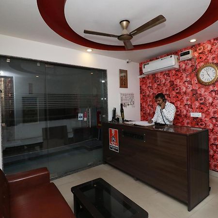 Oyo Flagship Hotel Daimond Нью-Дели Экстерьер фото